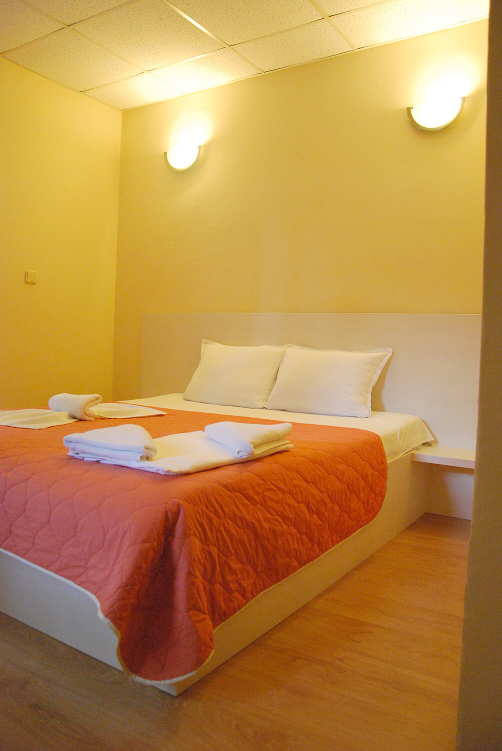 room with one double bed