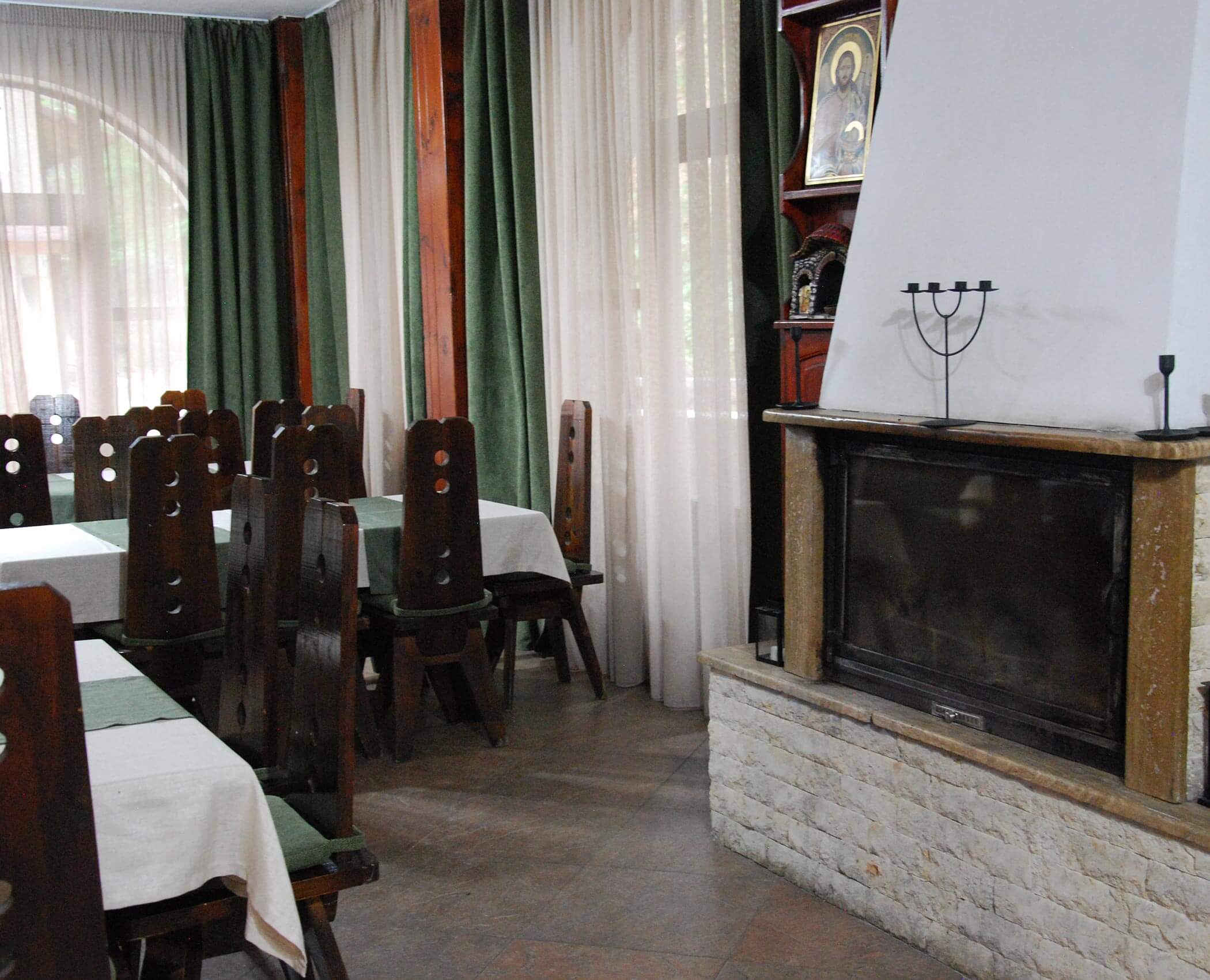 Restorant with fireplace